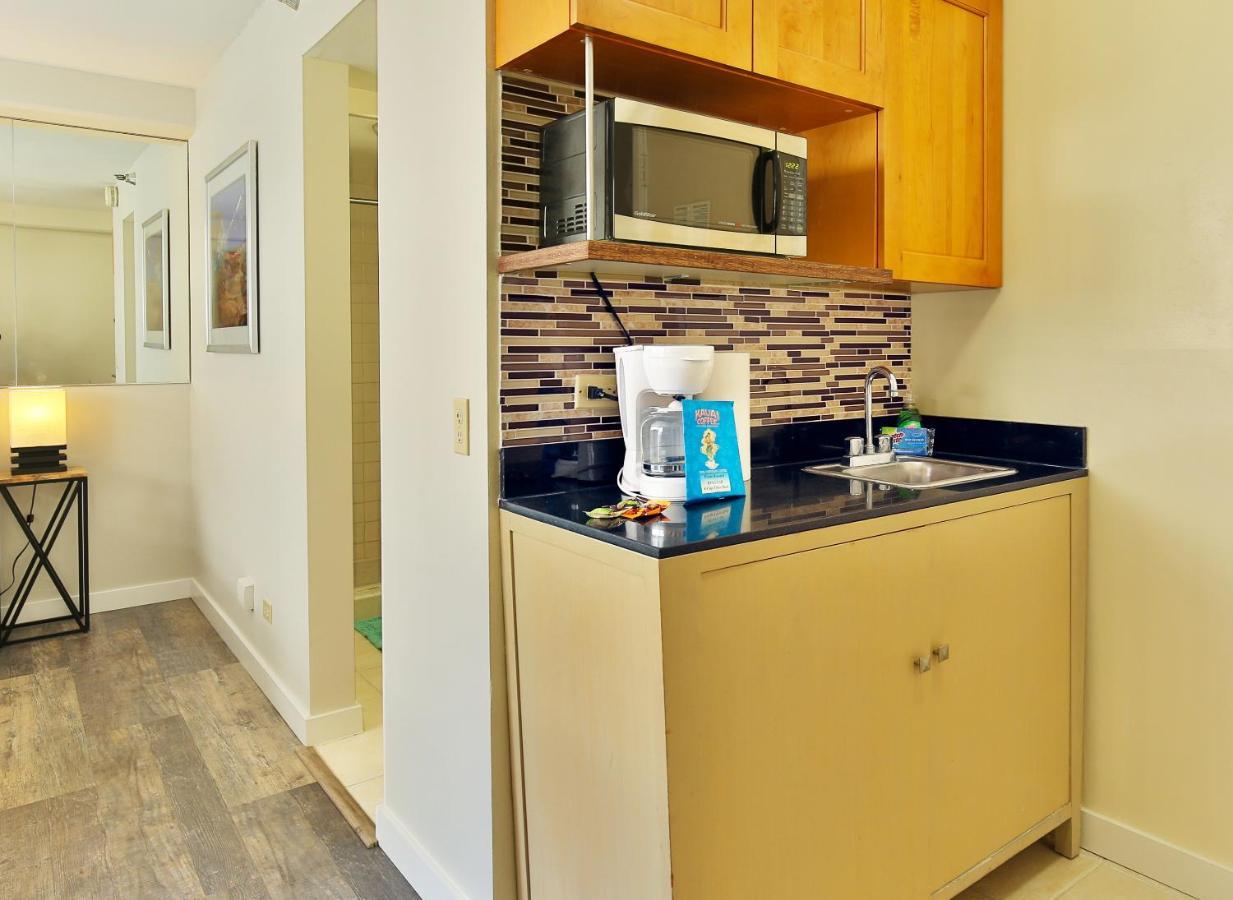 City View Studio With Pool Access In Aloha Surf! Гонолулу Экстерьер фото